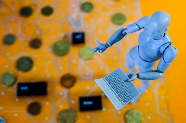 Comment les techniques de Machine Learning peuvent-elles être appliquées à la personnalisation de contenu sur un site web ?